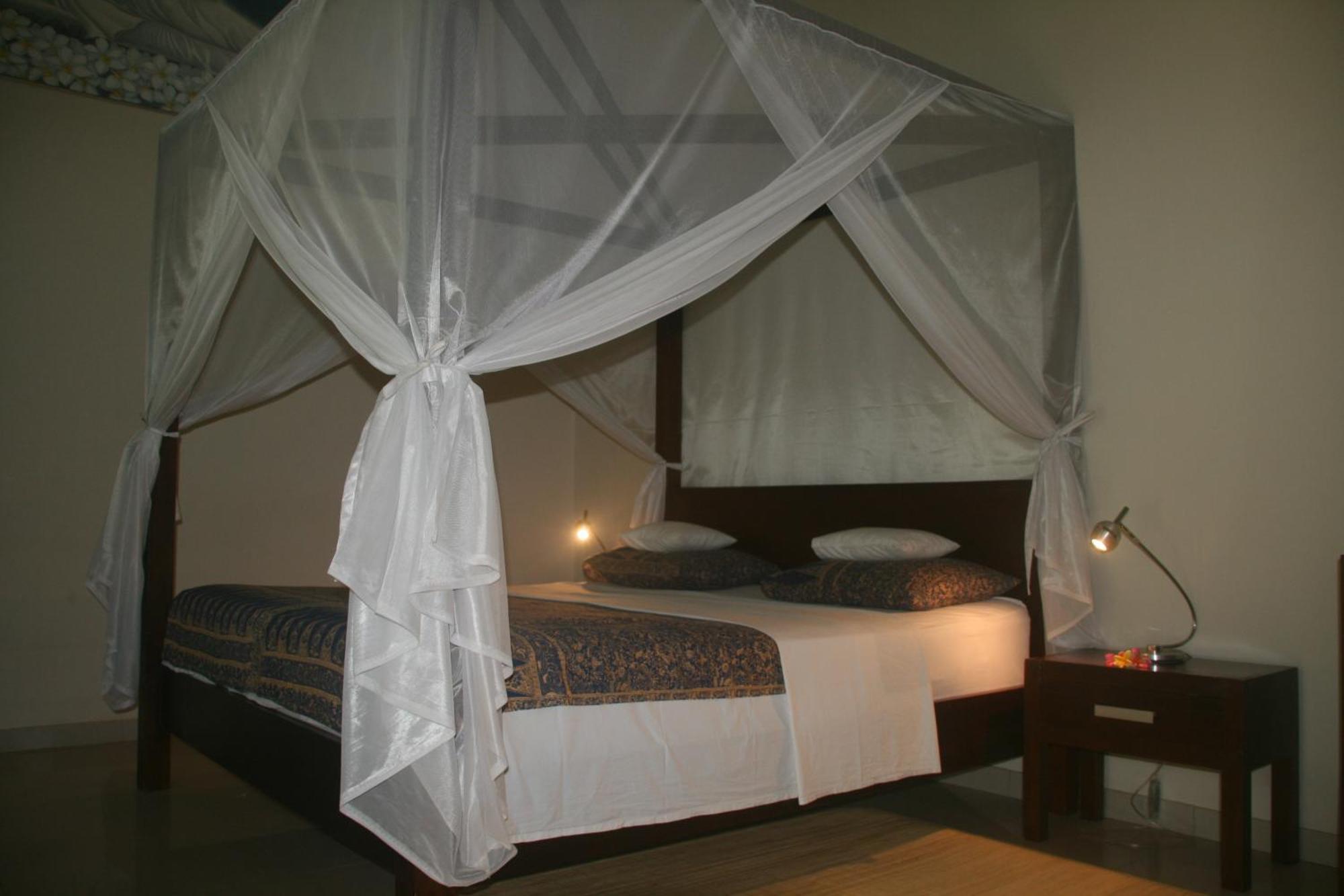 Frangipani Beach Hotel Lovina Стая снимка