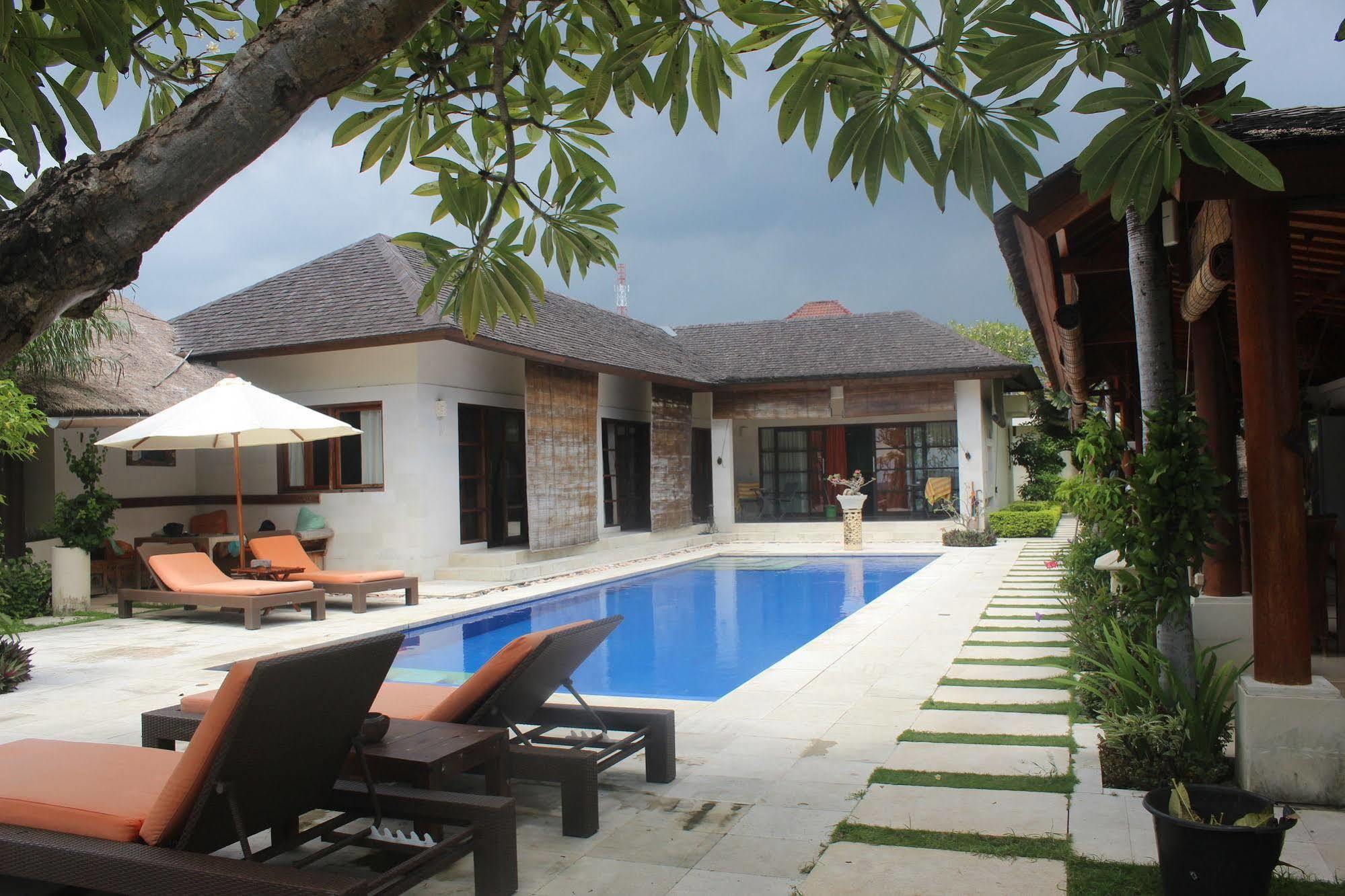 Frangipani Beach Hotel Lovina Екстериор снимка