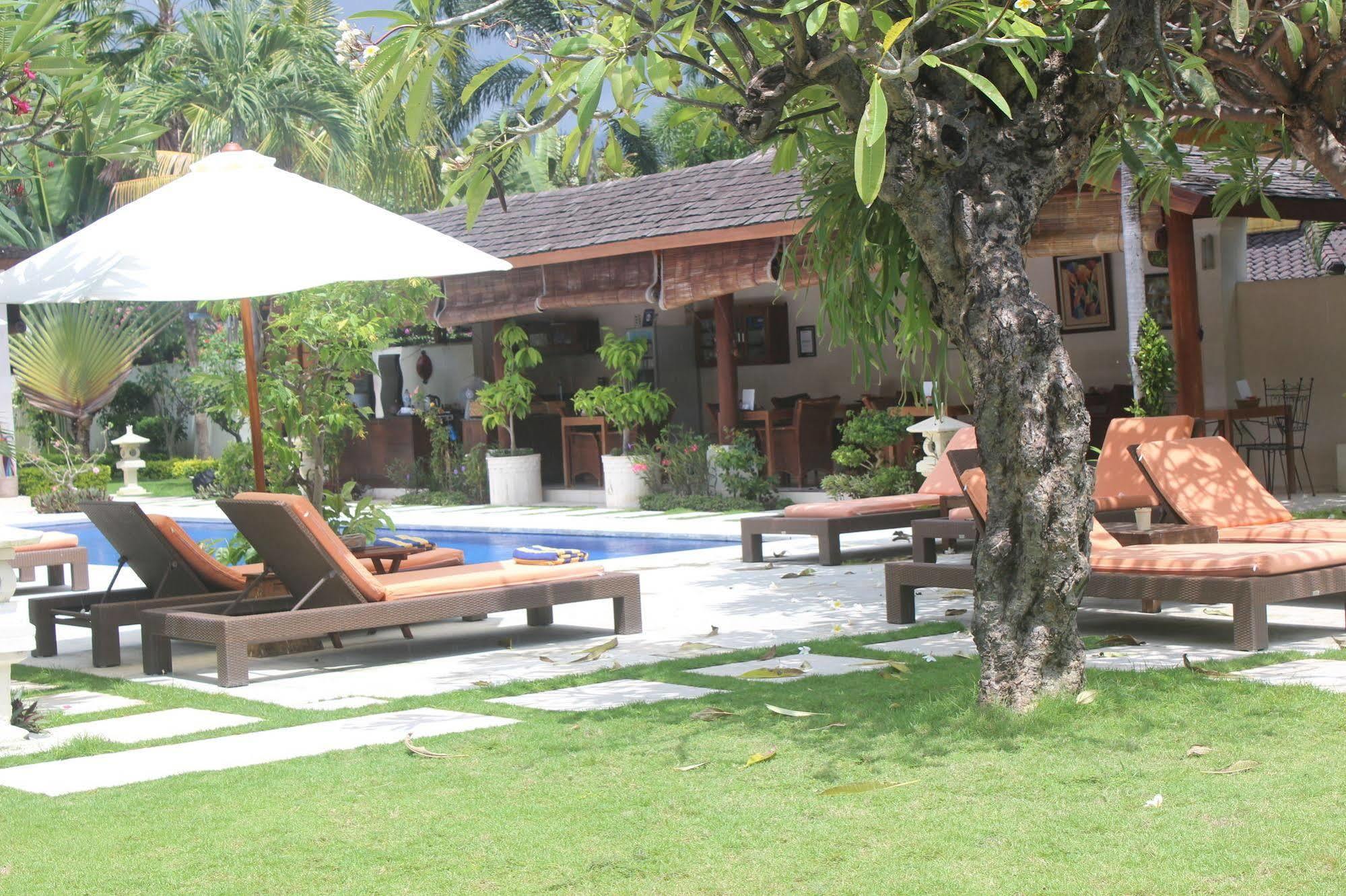 Frangipani Beach Hotel Lovina Екстериор снимка